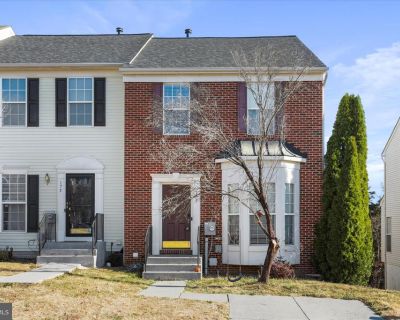 3 Bedroom 3BA 2490 ft Townhouse For Sale in Strasburg, VA