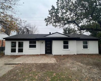 3 Bedroom 2BA 1302 ft Single Family Home For Sale in Dallas, TX