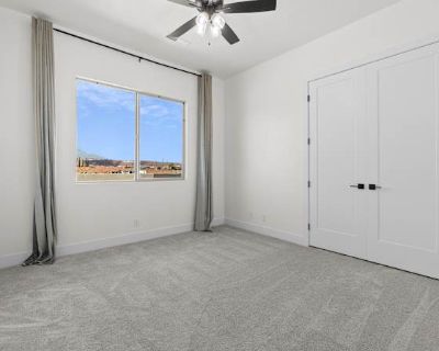 Available on: december 1. Unfurnished. Parking available * Internet included * Students welcome Megan will require background checks for this room Learn more. We ve decided to rent out our beautiful house in ivins! This room is in the front of the house with a shared bathroom. Approximately 12x12. We can furnish if needed. The house has a lot of storage and a large 3 car garage. Can be availabl...