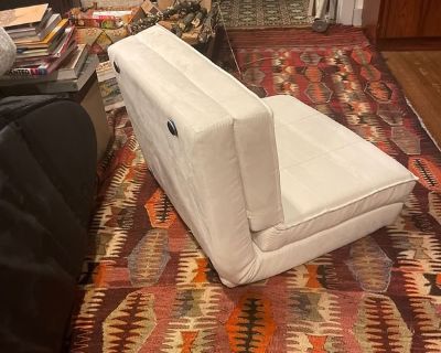 Floor sitting chair
