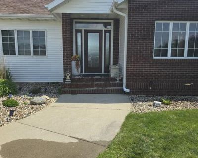 Looking for masonry labor (doesn't need experience) and bricklayer with
