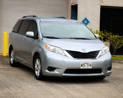 2013 Toyota Sienna LE Minivan