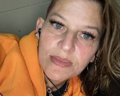 Female Seeking Room in Largo, FL