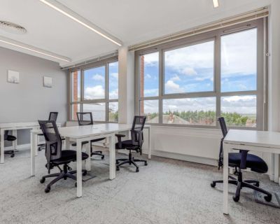 Open plan office space for 15 persons in 4415 N River Blvd NE