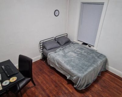 Total rooms: 2. Deposit: $1,200.00 * Utilities included?: No. References are not required. Males preferred. Non-smoking. Not for couples. Age preference: 20. Furnishings: Furnished * Parking: No * Garage: No * Yard/patio: No * Balcony/roof terrace: No * Disabled access: No * Living room: No * Broadband included: No. Availability Available Now Minimum term 6 months Maximum term None. Clean priva...