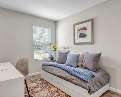 2 Bedroom 2BA 952 ft Pet-Friendly Apartment For Rent in Jacksonville, FL