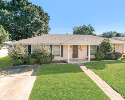 3 Bedroom 2BA 1837 ft Single Family House For Sale in Metairie, LA
