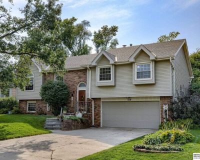 Pierce St, Papillion, Home For Sale