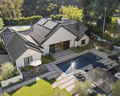 4874 Sun Valley Rd. Escape to this stunning newly built single-story farmhouse estate a private oasis designed for ultimate relaxation and connection. Set on over an acre of lush landscape, this 4-bedroom, 4.5-bath retreat offers resort-style amenities and effortless indoor-outdoor living just minutes from Del Mar's beaches, restaurants, and shops. Unwind by the sparkling pool, enjoy a rejuvena...