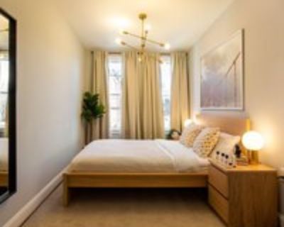 Queen bedroom in 4 bed/3.5 bath home in Petworth #289 C