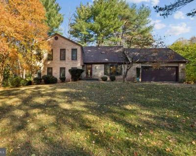 4 Bedroom 3BA 3400 ft Single Family Home For Sale in OAKTON, VA