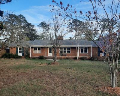 Thomas R Gurgul (Has a House) on iROOMit. Room in the 1 Bedroom 1BA Pet-Friendly...