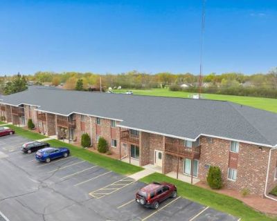 2 Bedroom Spacious 2nd floor Apartment. image_url. On-site laundry Patio / balcony Dishwasher Cats allowed Garage Walk in closets Unit Amenities air conditioning dishwasher patio / balcony range refrigerator walk in closets Property Amenities on-site laundry parking garage cats allowed. Pets allowed. 1 Bedroom. 1 Bathroom. 600 ft