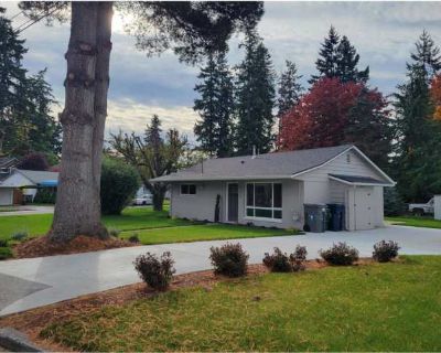 2 Bedroom 1BA 800 ft Pet-Friendly Apartment For Rent in Renton, WA