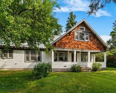 3 Bedroom 3BA 4358 ft Furnished Single Family Home For Sale in GALLATIN GATEWAY, MT