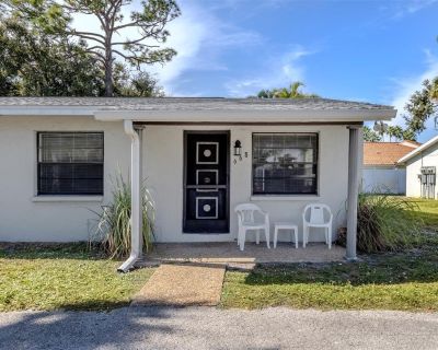 2 Bedroom 1BA 900 ft Apartment For Rent in Venice, FL