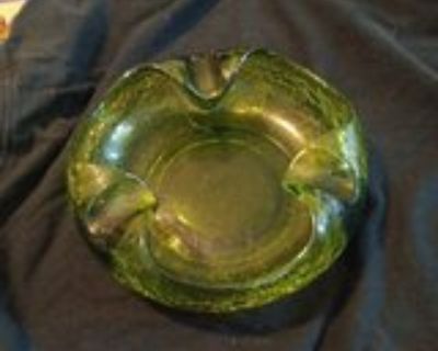 VINTAGE GREEN CRACKLE ASHTRAY