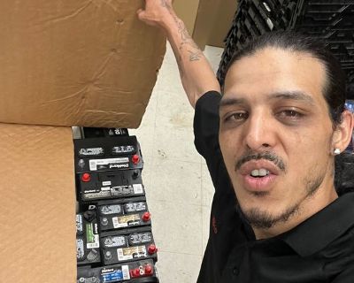 Im clean I like to have my stuff organized and clean I like to share and do things together.