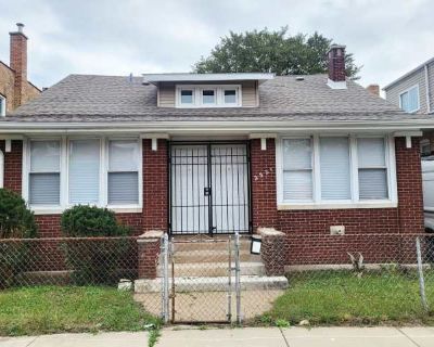 5 Bedroom 2BA 1171 ft Apartment For Rent in Chicago, IL