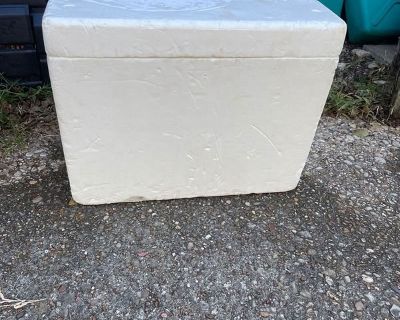 Large styrofoam ice chedt