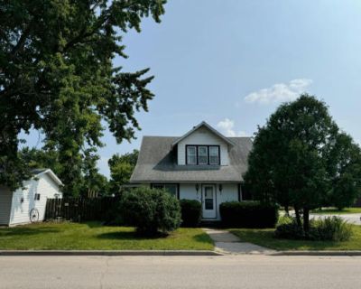 3 Bedroom 2BA 1000 ft Single Family Home For Sale in PRAIRIE DU CHIEN, WI