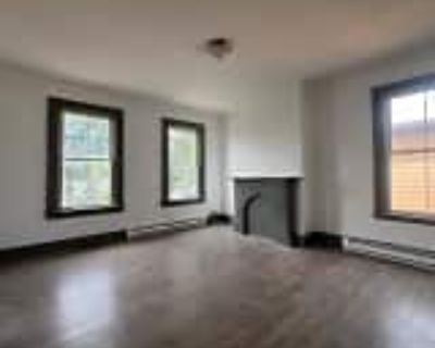 5 Bedroom 2BA 1000 ft² Apartment For Rent in Bridgeport, CT 34 Park St unit 2-L