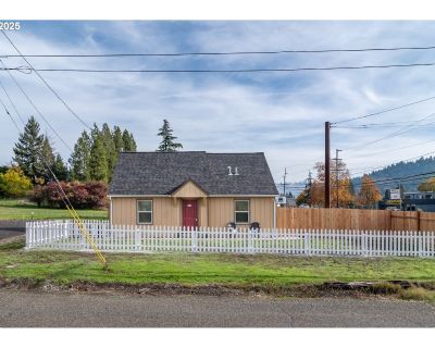 3 Bedroom 1BA 1242 ft Single Family House For Sale in Roseburg, OR