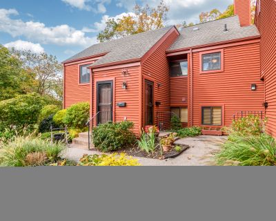 2 Bedroom 2BA 1042 ft Condo For Sale in Glastonbury, CT