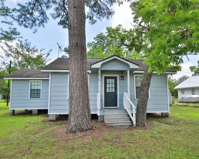 2 Bedroom 1BA 900 ft Apartment For Rent in Magnolia, TX