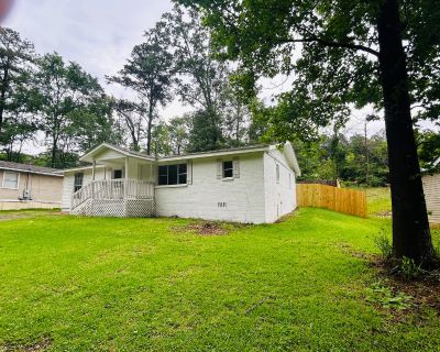 3 Bedroom 2BA 1400 ft Pet-Friendly House For Rent in Brandon, MS