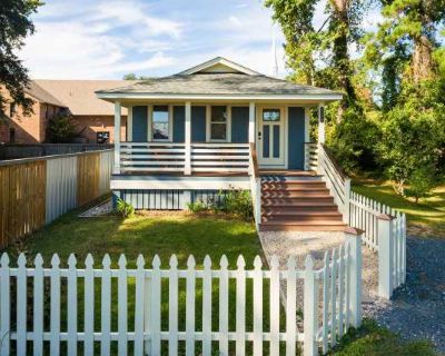 3 Bedroom 1BA 963 ft Furnished Apartment For Rent in Manteo, NC