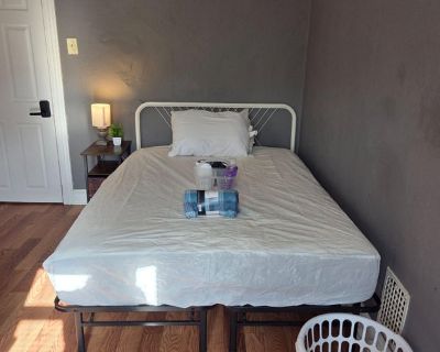 Deposit: $180.00 * Utilities included?: Yes * Fees apply?: Yes. References are not required. Non-smoking. Furnishings: Furnished * Disabled access: * Living room: shared. Availability Available Nov 04 2025 Minimum term 1 month Maximum term None. Private furnished room for rent. Prime Location: Half a mile from Johns Hopkins Hospital Easy Transit: Walk to bus stops for routes & AllInclusive: Uti...