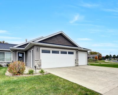 2 Bedroom 2BA 1322 ft Townhouse For Sale in Lake City, MN