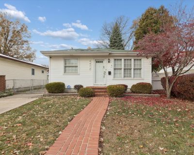 3 Bedroom 1BA 884 ft Single Family House For Sale in Dearborn Heights, MI