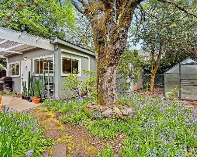 Furnished Room for Rent - Charming Pet Friendly Fully Fenced Guest House wit