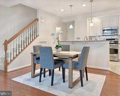 Hurston Ln Ne Unit G, Washington, Condo For Sale