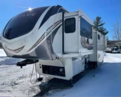 Buy from the OWNER - 2018 Grand Design Solitude 374TH