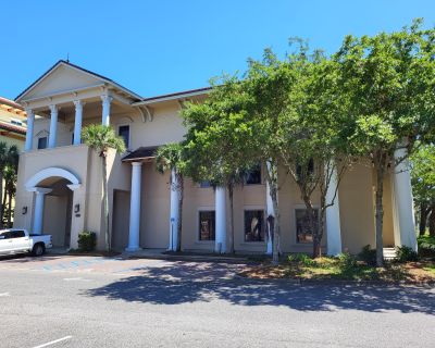 957 ft Commercial Property For Rent in Destin, FL