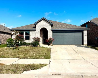 1097 Kingbird Lane. Property for Rent in Alvarado, TX for $2,200 with 3 bedrooms and 2 full baths. This 1,525 square foot property was built in 2021 on a lot size of 0.128.. Animals. Welcome home! This very well maintained home offers 3 bedrooms, 2 bathrooms, and open floor plan! Kitchen is large and fully loaded with stainless steal appliances with all the modern touches! Upon entering the hou...
