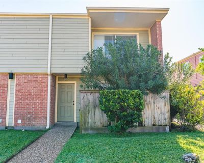 3 Bedroom 2BA 1477 ft Townhouse Condominium For Rent in Galveston, TX