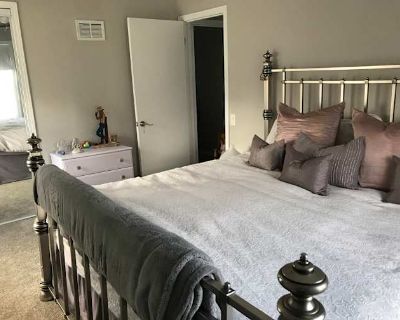 Private room with own bathroom in a House, Cary, IL 60013