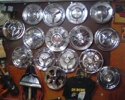 Accessories - Not Make Specific: 14" & 1 5" Spinner Hubcaps For Sale