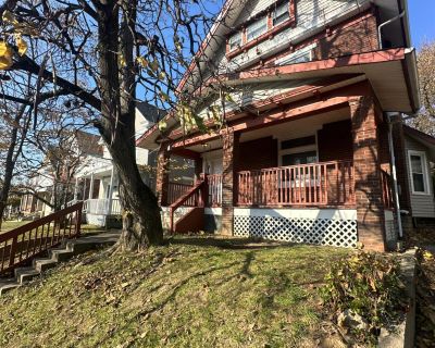 4 Bedroom 1BA 1909 ft Apartment For Rent in Cincinnati, OH