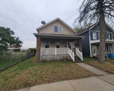 2 Bedroom 1BA 1098 ft Pet-Friendly Apartment For Rent in Davenport, IA