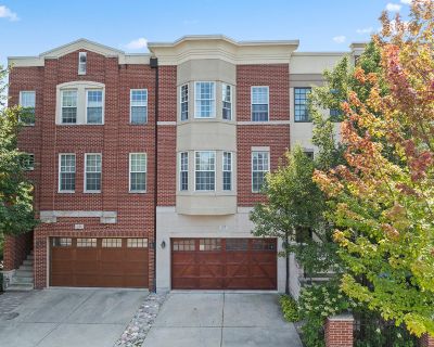 3 Bedroom 3BA 3014 ft Townhouse For Sale in Schaumburg, IL