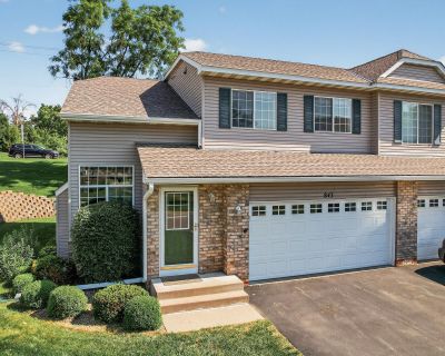 3 Bedroom 3BA 1896 ft Townhouse For Sale in Hudson, WI