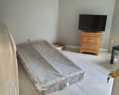 Im Working in the morning, in the hotel noon smoke like music not too loud and laundry on Thursday afternoon.. clean the house every Saturday and take the trash out .... 2 Bedroom. 1 Bathroom