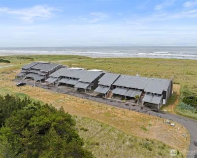 3 Bedroom 2BA 1352 ft Condominium For Sale in OCEAN PARK, WA