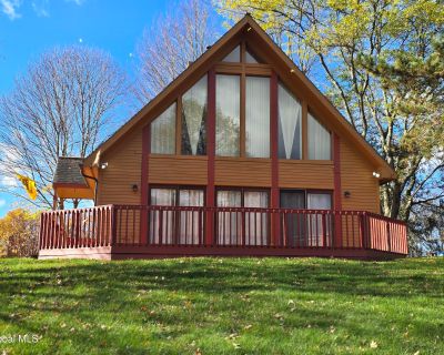 3 Bedroom 2BA 1512 ft Single Family House For Sale in Hampton, NY