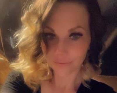 Crystal Cantwell, 40 years,. Looking in: Rosamond, Kern County, CA